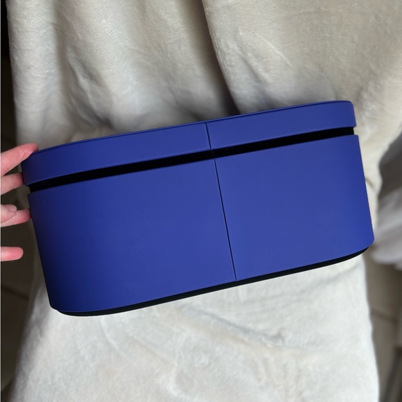 Dyson Airwrap Presentation Case - like new condition (includes soft travel wrap) - Picture 5 of 5